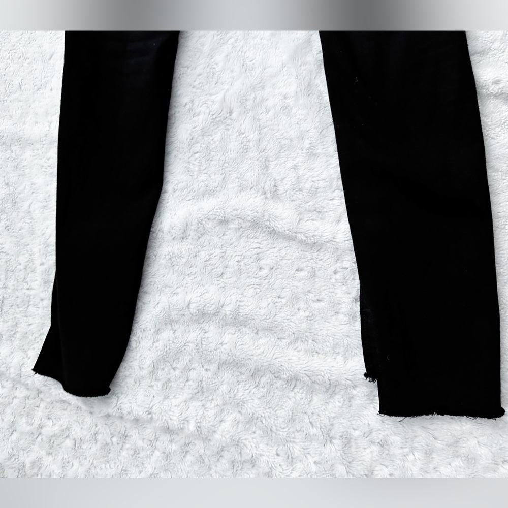 FRAME Le Skinny de Jeanne Mid-Rise Raw-Edge Step Hem Jeans - Picture 7 of 11